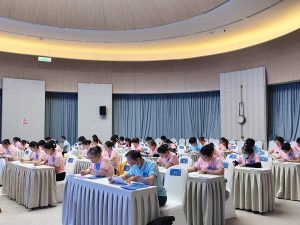 A策略 2025年四川省成都市双流区职工劳动和技能竞赛养老护理员比赛落幕